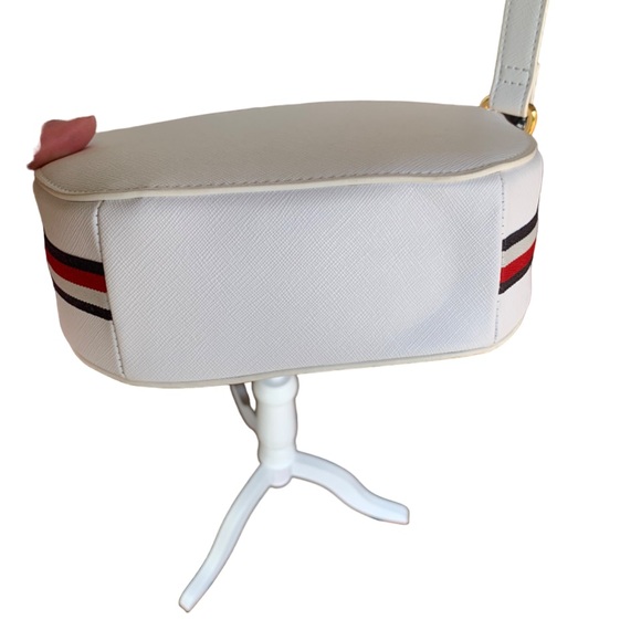 Tommy Hilfiger Saffiano Canteen Crossbody Purse Bag White Women’s NWT - Picture 10 of 14